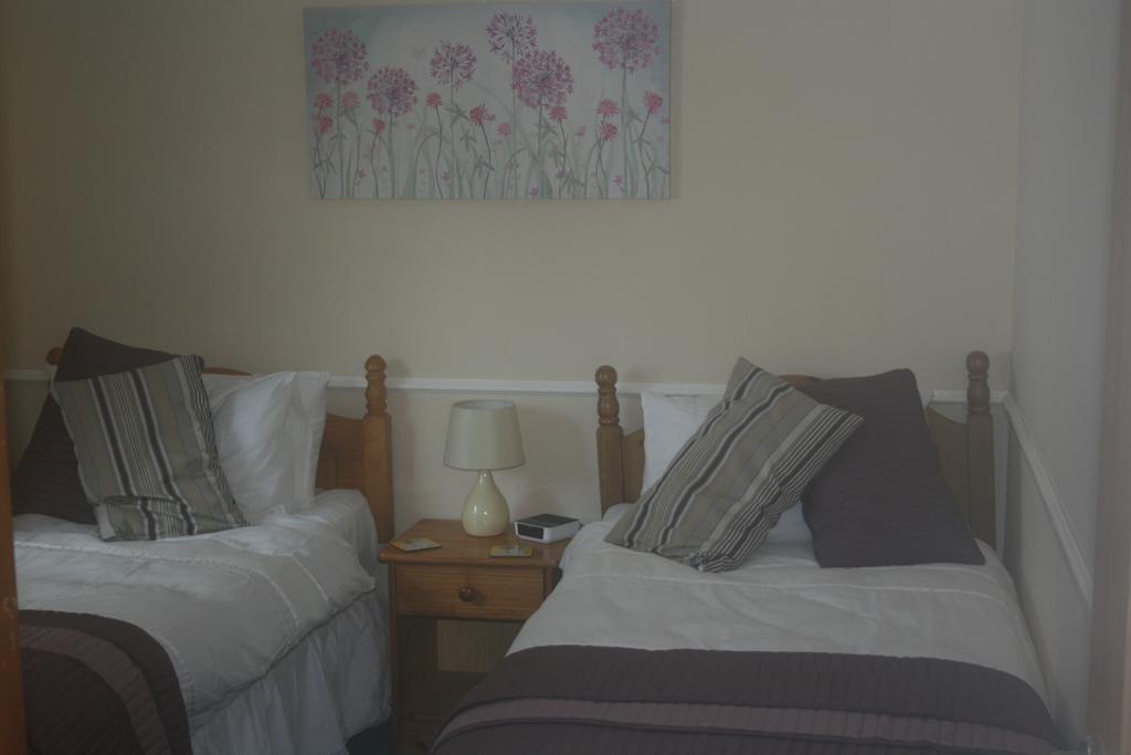 Saggart Laragh Mountain View Lodge الغرفة الصورة