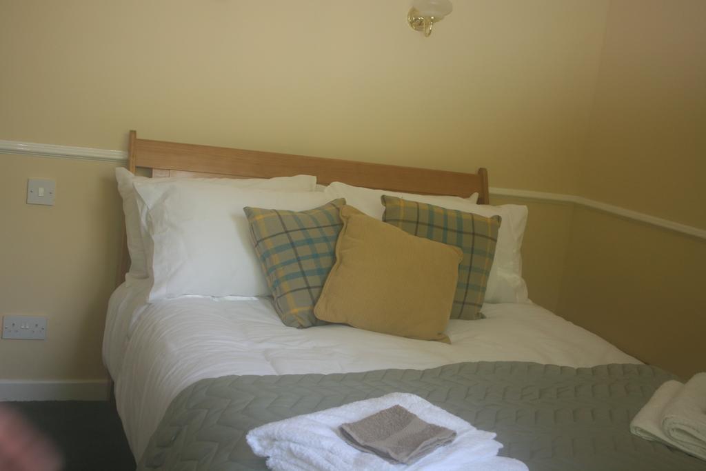 Saggart Laragh Mountain View Lodge الغرفة الصورة